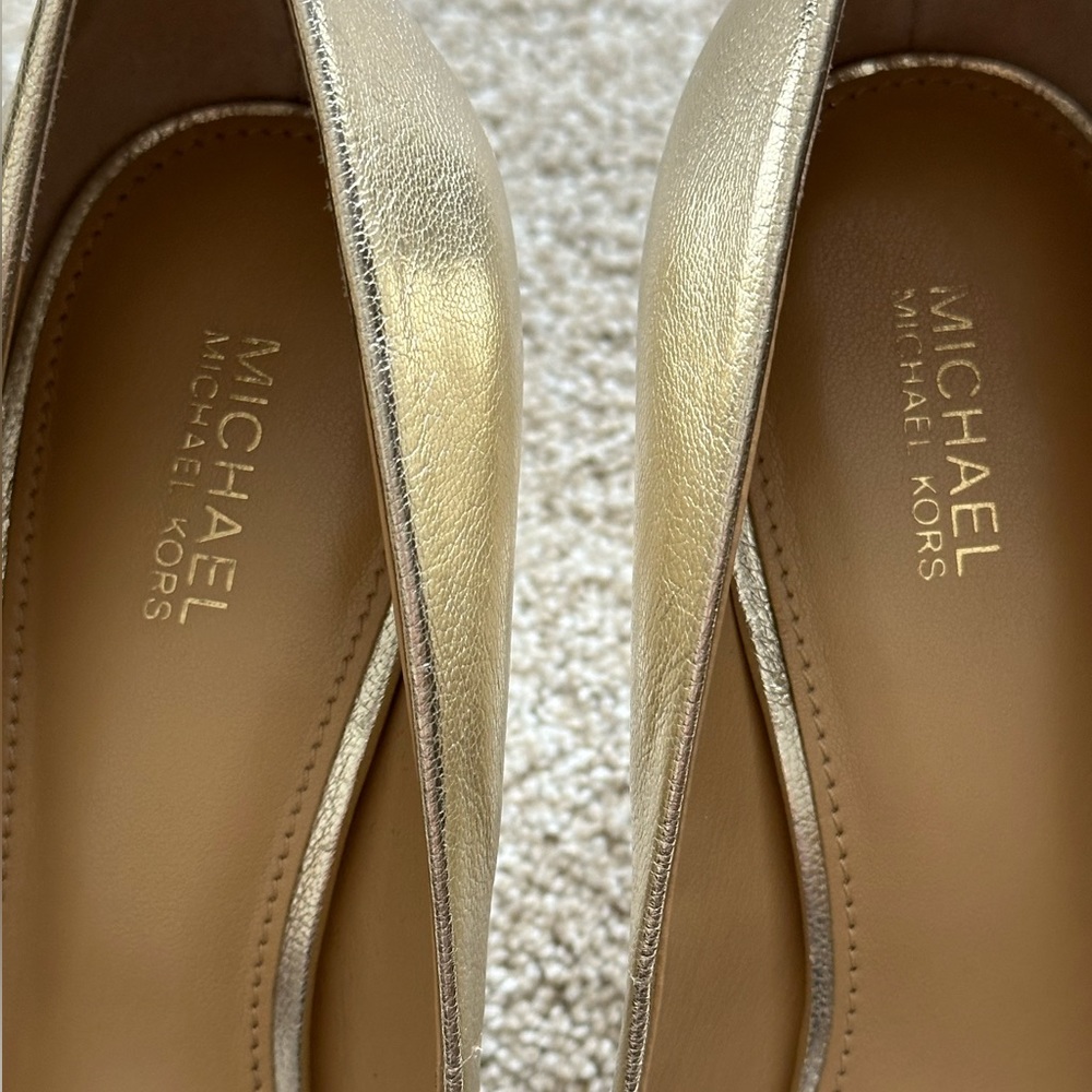 COPY - Michael Kors ✨ 8M Pale Gold ✨ Flex Pump 💫 - Picture 4 of 8